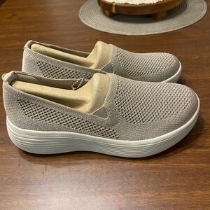 Skechers Relaxed Fit: Arch Fit Laguna - Adore Her shoes woman’s size 7